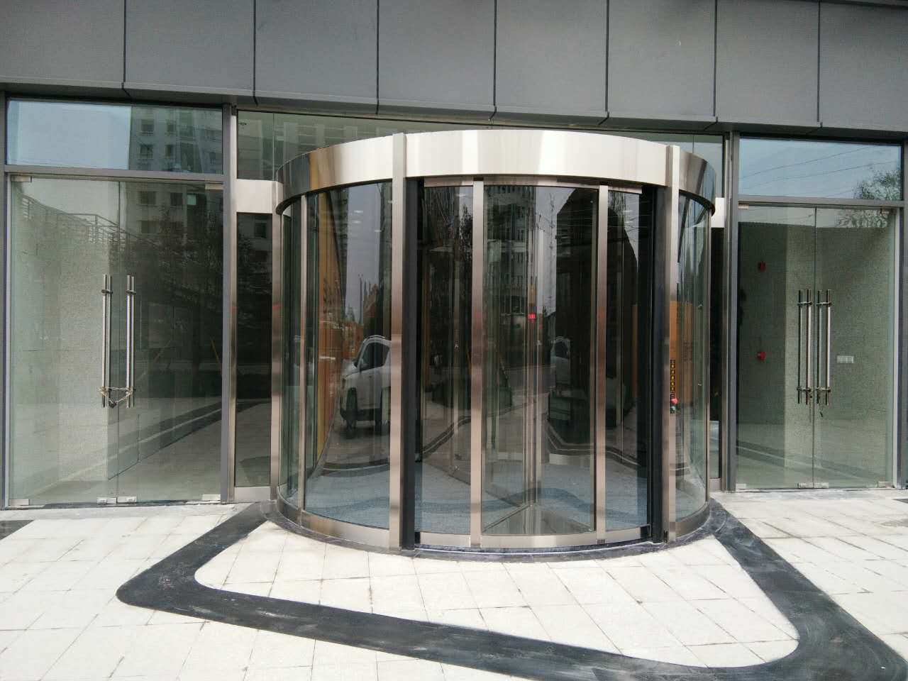 OE-27兩翼旋轉(zhuǎn)門 現(xiàn)代建筑入口的優(yōu)雅解決方案