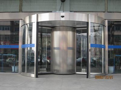 揚(yáng)州旋轉(zhuǎn)門 兩翼三翼環(huán)柱門專業(yè)制造廠家金億的產(chǎn)品與服務(wù)