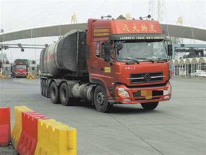 危化品運(yùn)輸行業(yè)的監(jiān)管漏洞 一輛車配真假兩套行駛證的背后風(fēng)險(xiǎn)