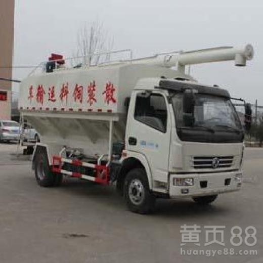 五環(huán)散裝顆粒飼料運輸車與起吊車的協同應用